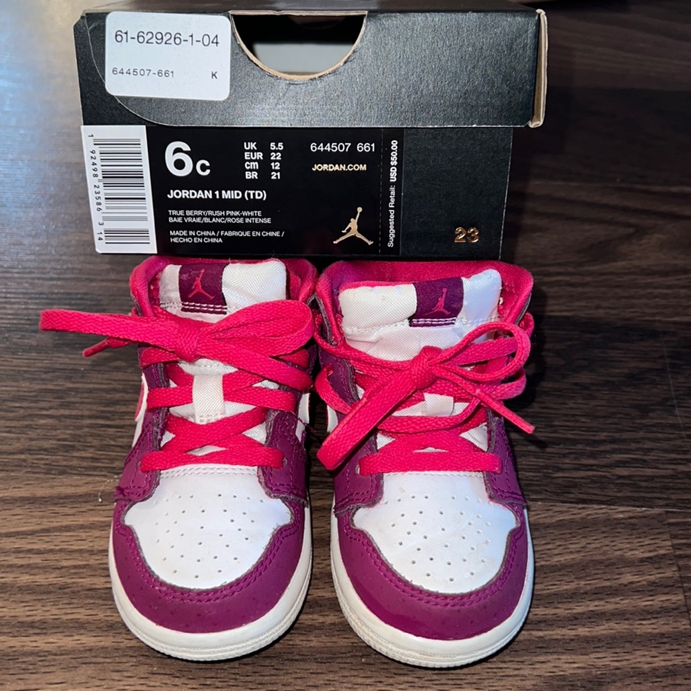 Toddler girls Nike sneakers size 6c in color True berry/Rush pink - white.